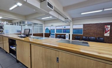 Galpon  con salon comercial y oficinas en Zona sur Rosario