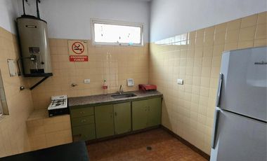 Galpon  con salon comercial y oficinas en Zona sur Rosario