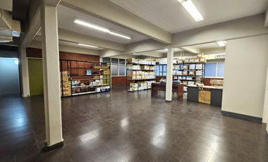 Galpon  con salon comercial y oficinas en Zona sur Rosario