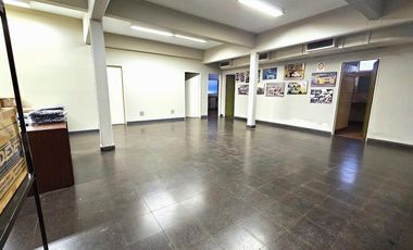 Galpon  con salon comercial y oficinas en Zona sur Rosario