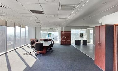 Oficina en Arriendo en A pasos del Metro Manquehue, Futura línea 7 del Metro, excelente conectiviad