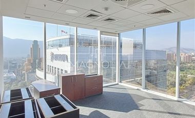 Oficina en Arriendo en A pasos del Metro Manquehue, Futura línea 7 del Metro, excelente conectiviad