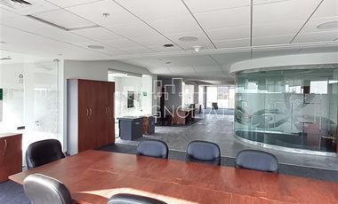 Oficina en Arriendo en A pasos del Metro Manquehue, Futura línea 7 del Metro, excelente conectiviad