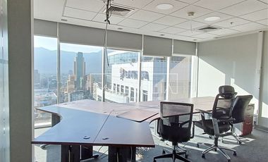 Oficina en Arriendo en A pasos del Metro Manquehue, Futura línea 7 del Metro, excelente conectiviad