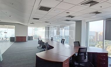 Oficina en Arriendo en A pasos del Metro Manquehue, Futura línea 7 del Metro, excelente conectiviad