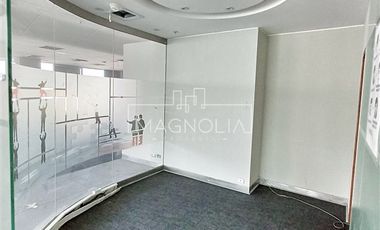 Oficina en Arriendo en A pasos del Metro Manquehue, Futura línea 7 del Metro, excelente conectiviad