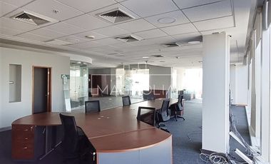 Oficina en Arriendo en A pasos del Metro Manquehue, Futura línea 7 del Metro, excelente conectiviad