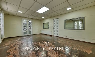 Estupenda oportunidad casa comercial en Ñuñoa.