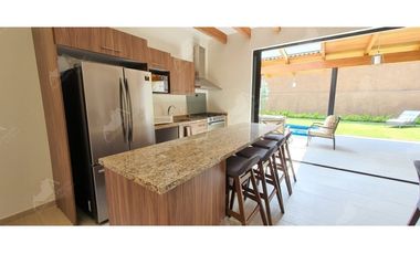 CASA EN VENTA , AVNDARO.