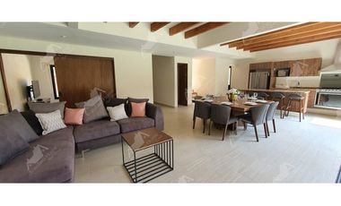CASA EN VENTA , AVNDARO.