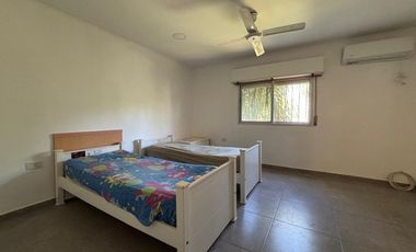 VENTA CASA 3 DORMITORIOS Y PILETA EN ROLDAN