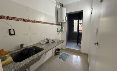 VENTA CASA 3 DORMITORIOS Y PILETA EN ROLDAN