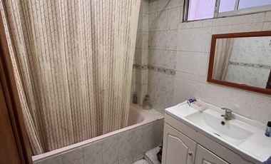 SE VENDE AMPLIA CASA CON PATIO Y GALPONES