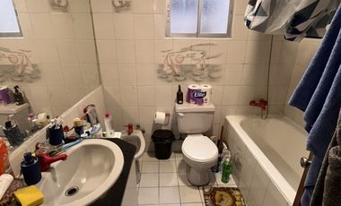 SE VENDE AMPLIA CASA CON PATIO Y GALPONES
