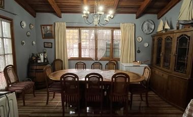 SE VENDE AMPLIA CASA CON PATIO Y GALPONES
