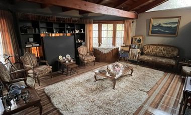 SE VENDE AMPLIA CASA CON PATIO Y GALPONES