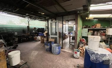 SE VENDE AMPLIA CASA CON PATIO Y GALPONES