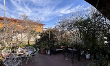 SE VENDE AMPLIA CASA CON PATIO Y GALPONES