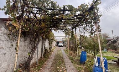 SE VENDE AMPLIA CASA CON PATIO Y GALPONES