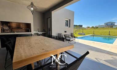 Casa en venta de 5 ambientes en Senderos IV Costa esmeralda