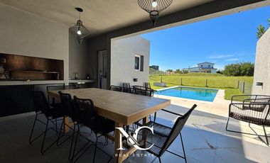 Casa en venta de 5 ambientes en Senderos IV Costa esmeralda