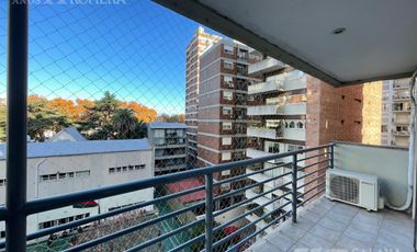 Departamento - Alquiler -  Olivos - 3 ambientes  con dependencia  -  amplio 120 mts y cochera