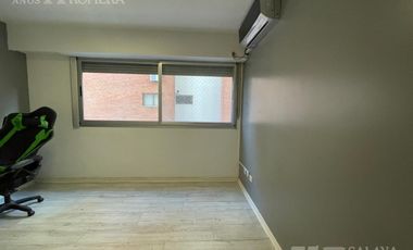 Departamento - Alquiler -  Olivos - 3 ambientes  con dependencia  -  amplio 120 mts y cochera