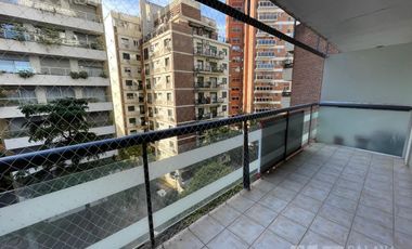Departamento - Alquiler -  Olivos - 3 ambientes  con dependencia  -  amplio 120 mts y cochera