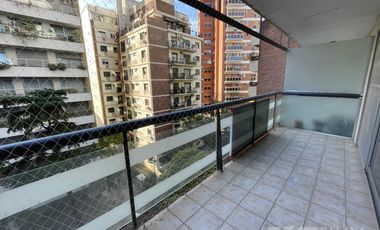 Departamento - Alquiler -  Olivos - 3 ambientes  con dependencia  -  amplio 120 mts y cochera