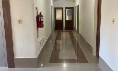 VENTA OFICINA RIVADAVIA 86 - 2 PRIV + BAÑO NQN
