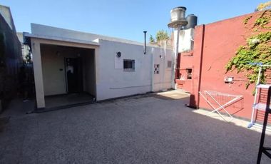 Casa en venta - 2 Dormitorios 1 Baño - Quilmes
