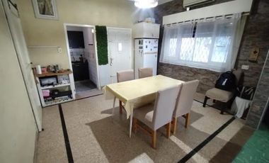 Casa en venta - 2 Dormitorios 1 Baño - Quilmes