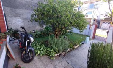 Casa en venta - 2 Dormitorios 1 Baño - Quilmes
