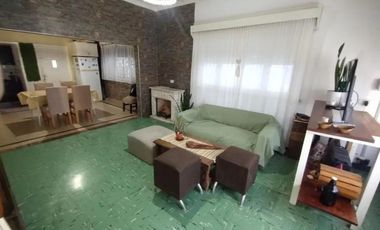Casa en venta - 2 Dormitorios 1 Baño - Quilmes