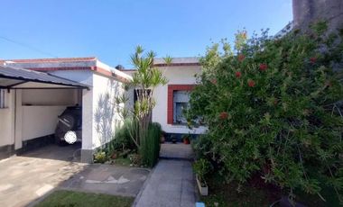 Casa en venta - 2 Dormitorios 1 Baño - Quilmes