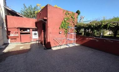 Casa en venta - 2 Dormitorios 1 Baño - Quilmes
