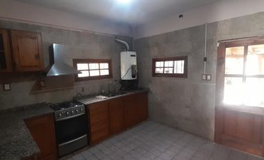 Venta Casa 3 Ambientes Parrilla Cochera