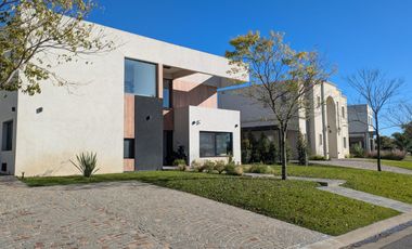 Casa en alquiler Puertos Barrio Ceibos