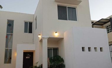 CASA EN VENTA  EN CHUBURNA MERIDA, AMOBLADA Y EQUIPADA