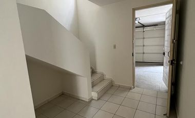 Casa en Renta en Cerrada Providencia, Apodaca | 3 Recámaras, Privada