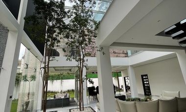 ¡En Renta Espectacular Residencia en Fuentes del Pedregal!