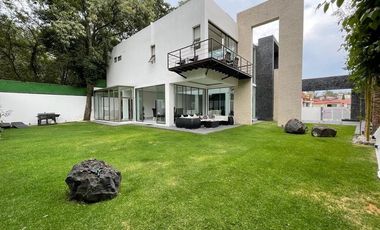 ¡En Renta Espectacular Residencia en Fuentes del Pedregal!