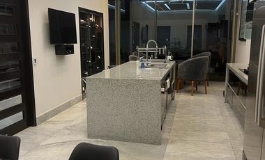 ¡En Renta Espectacular Residencia en Fuentes del Pedregal!