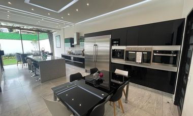 ¡En Renta Espectacular Residencia en Fuentes del Pedregal!