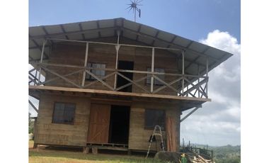 FINCA CON CASA DE 2 PISO / CAPIRA / 38 HECTAREA / RIO Y OJO DE AGUA JC