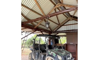 FINCA CON CASA DE 2 PISO / CAPIRA / 38 HECTAREA / RIO Y OJO DE AGUA JC