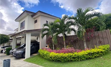 BRISAS DEL GOLF / GARDENIAS / 260M / 3 HABITACION / ESQUINA