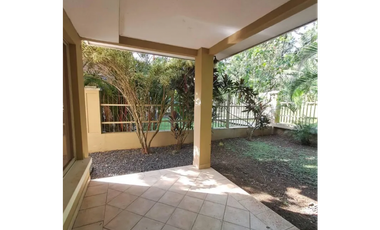 CLAYTON / EMBASSY GARDENS / DOS NIVELES / BALCON / 3 HABITACION
