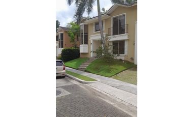 CLAYTON / EMBASSY GARDENS / DOS NIVELES / BALCON / 3 HABITACION