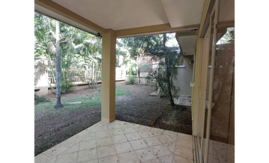 CLAYTON / EMBASSY GARDENS / DOS NIVELES / BALCON / 3 HABITACION